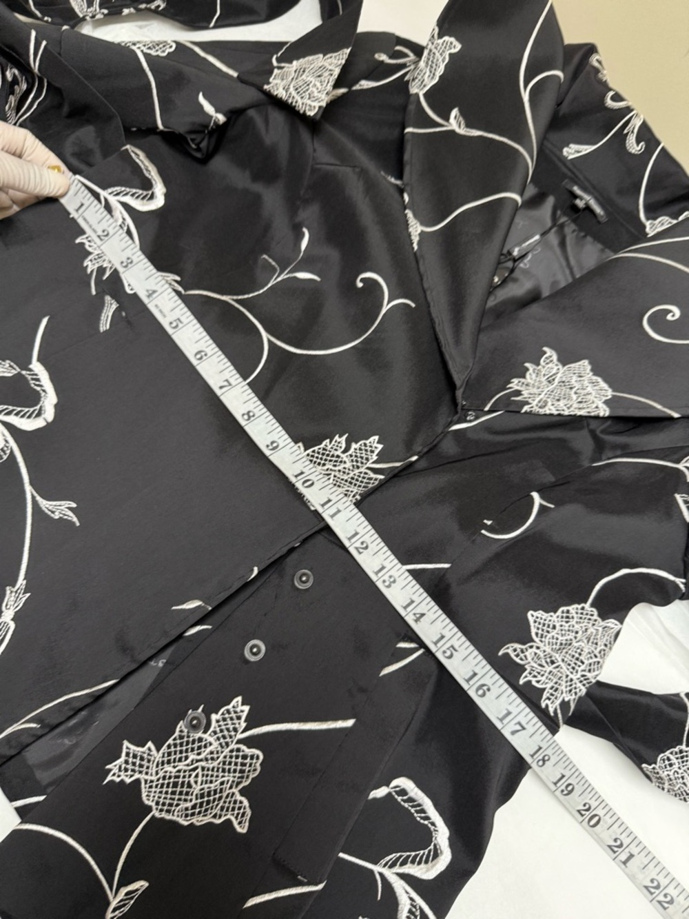 💥 NwT: Samuel Dong Black Floral Belted Jacket with White Embroidery⭐️ - Picture 5 of 12